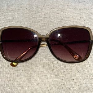 VUC MK shades